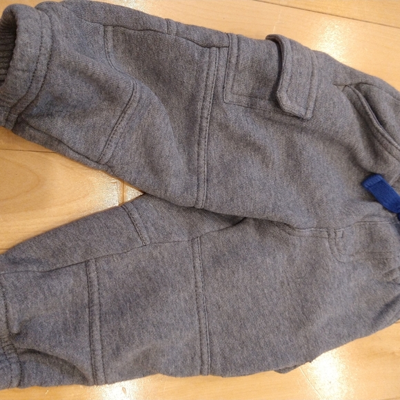 3/20$ 12-18m Gymboree gray joggers with blue drawstring - Picture 2 of 4